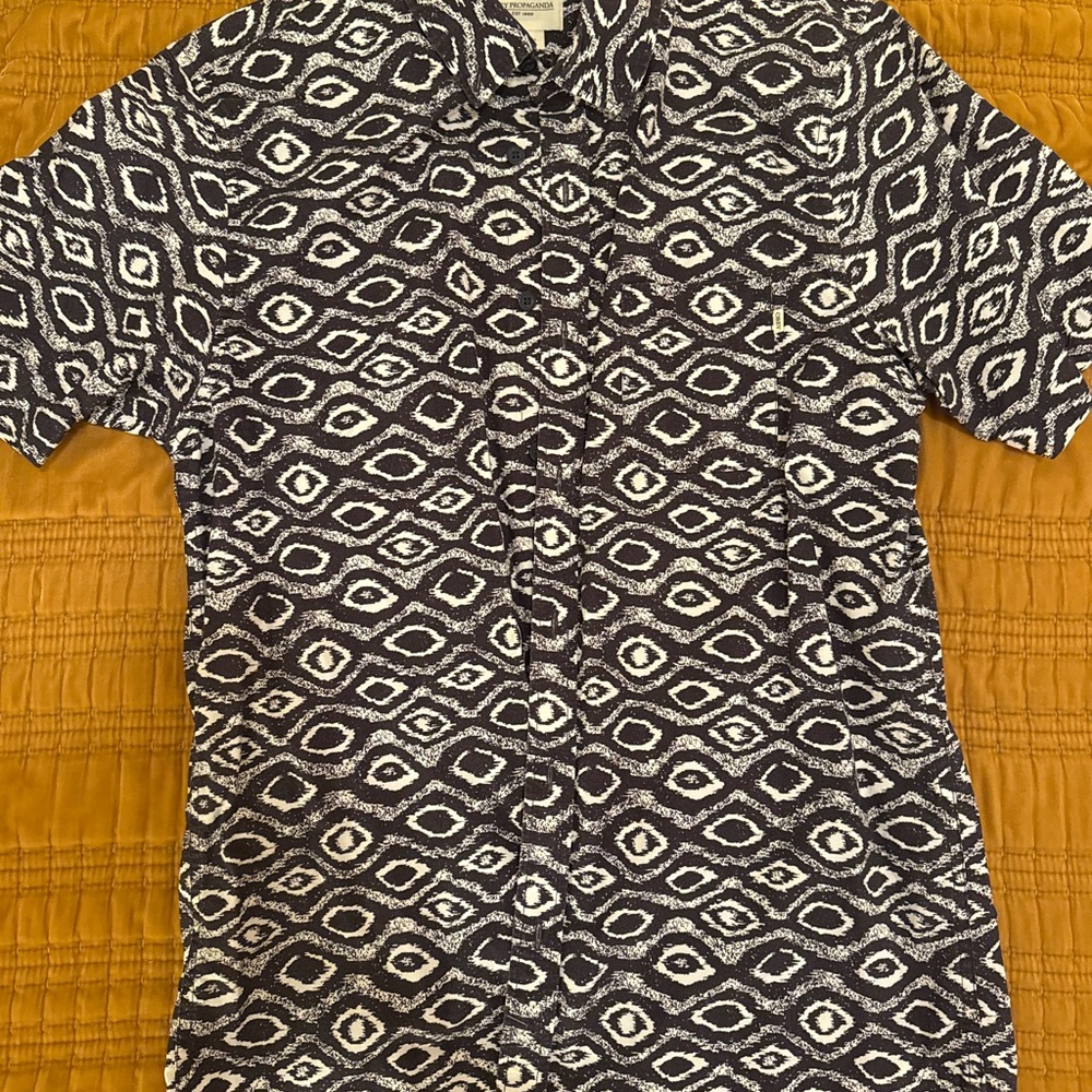 Men's Black and White Patterned Shirt